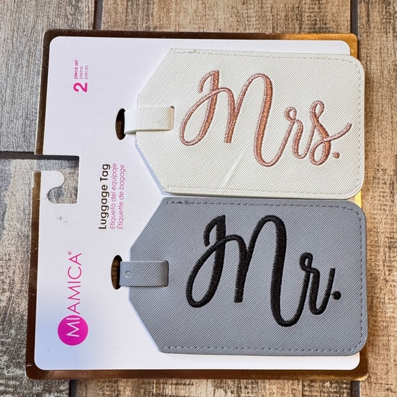 AMICA Mr. and Mrs. Luggage Tags - Gray and White - Picture 1 of 4